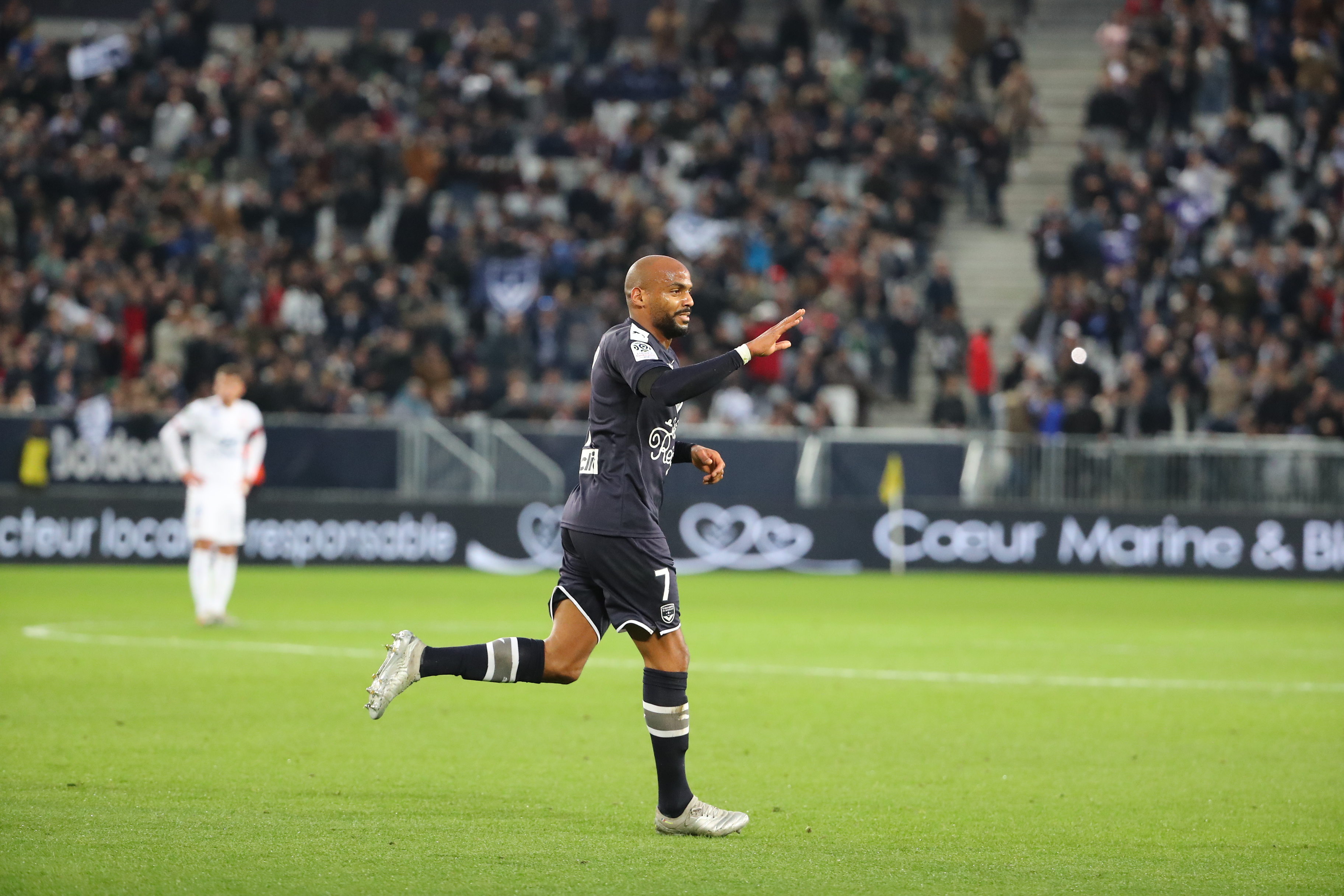 里昂主场逼平斯特拉斯堡，难分伯仲的简单介绍