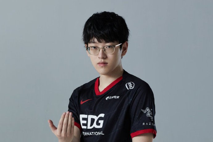 包含EDG战胜IG，Scout中路完美发挥的词条