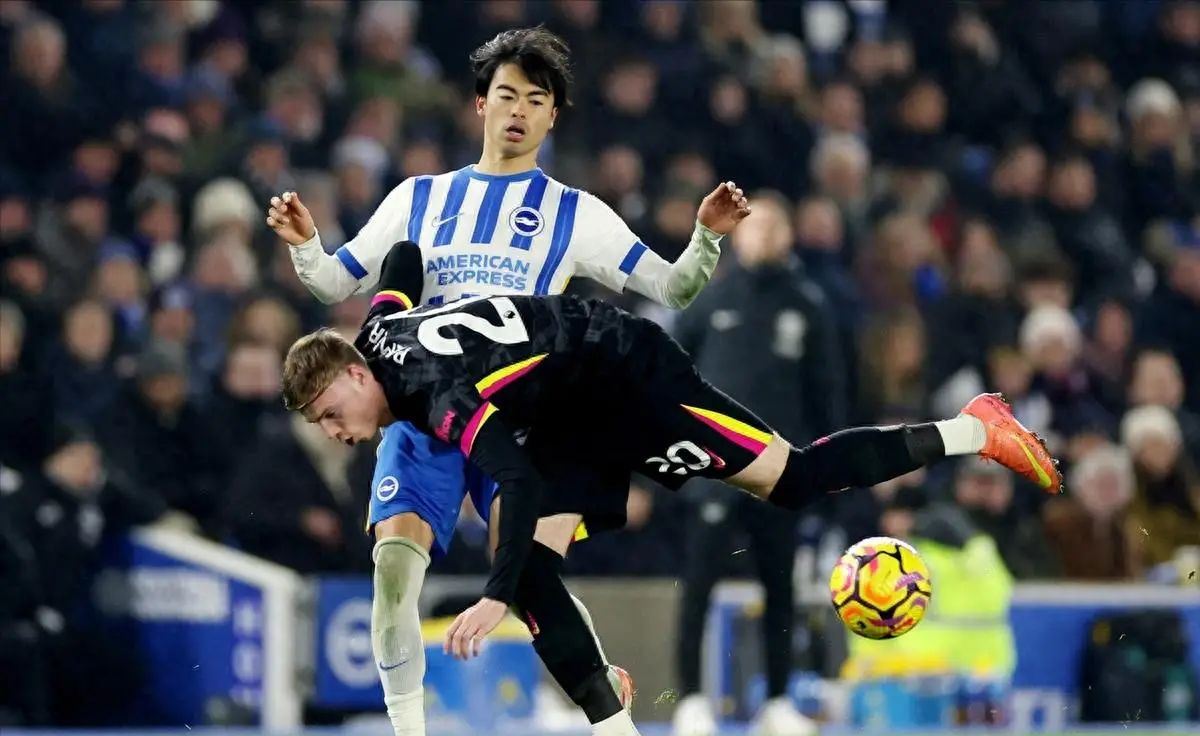 切尔西客场战平布莱顿，保持领先地位