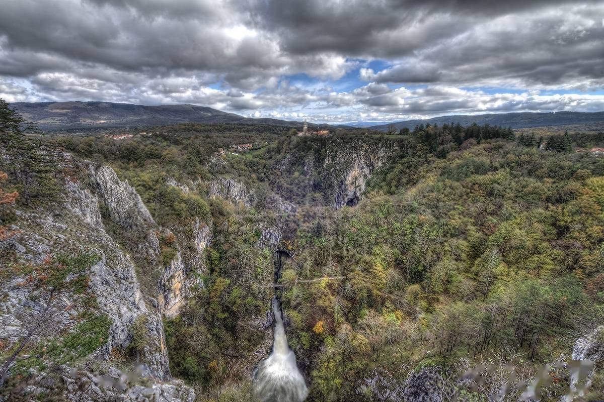 葡萄牙悬崖勒马，斯洛文尼亚杀出重围的简单介绍