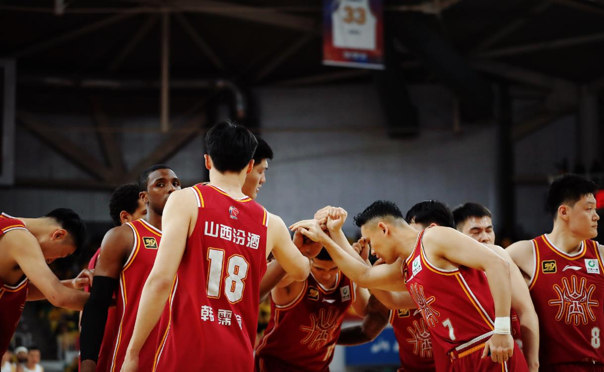 山西男篮迎战广西队，赛事激烈