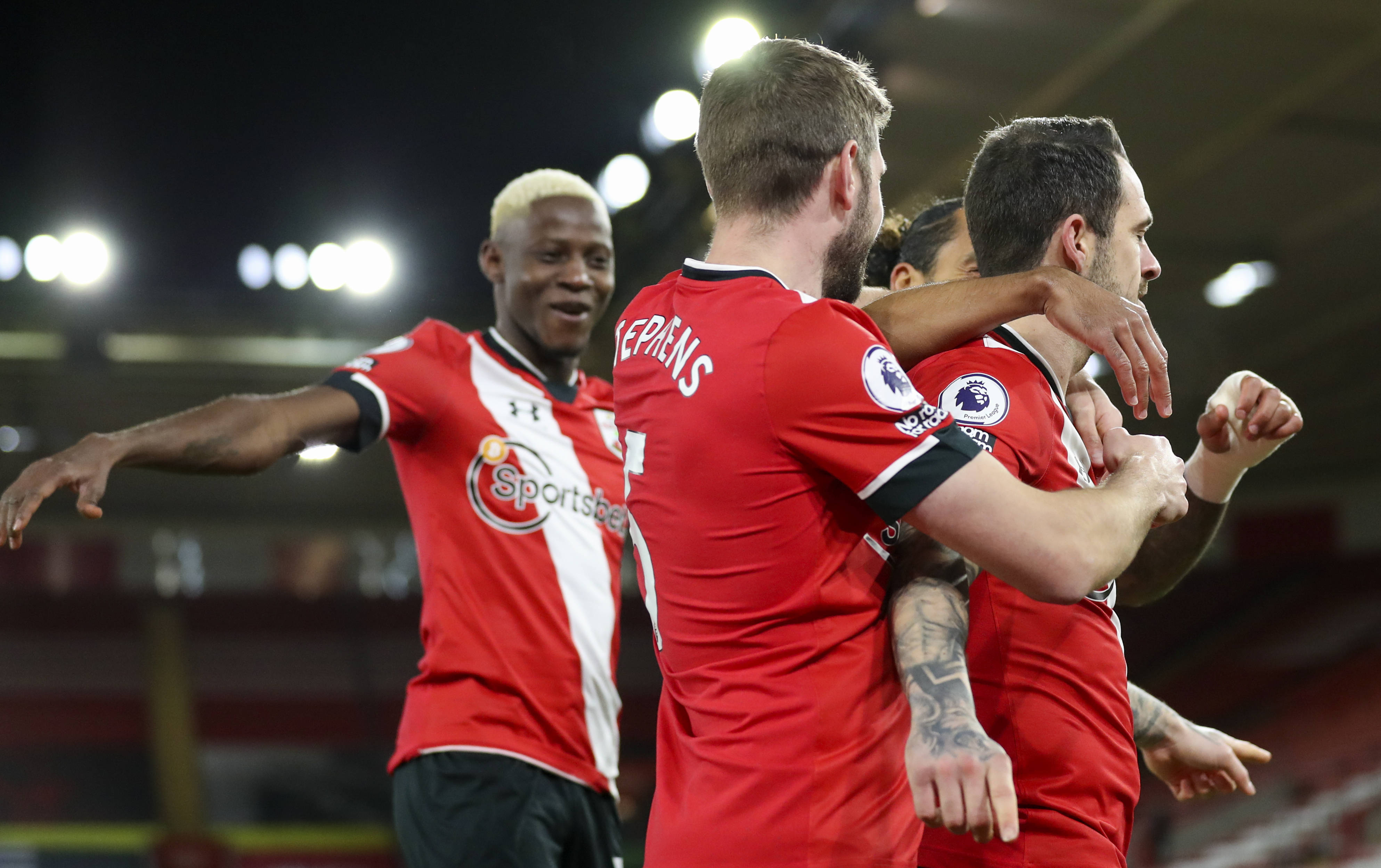 埃弗顿客场逆转布莱顿，取得三分