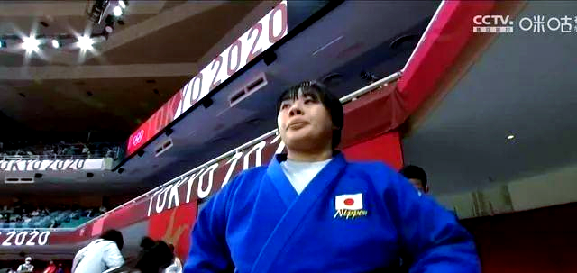 柔道比赛中发生激烈对抗，冠军悬念引人关注