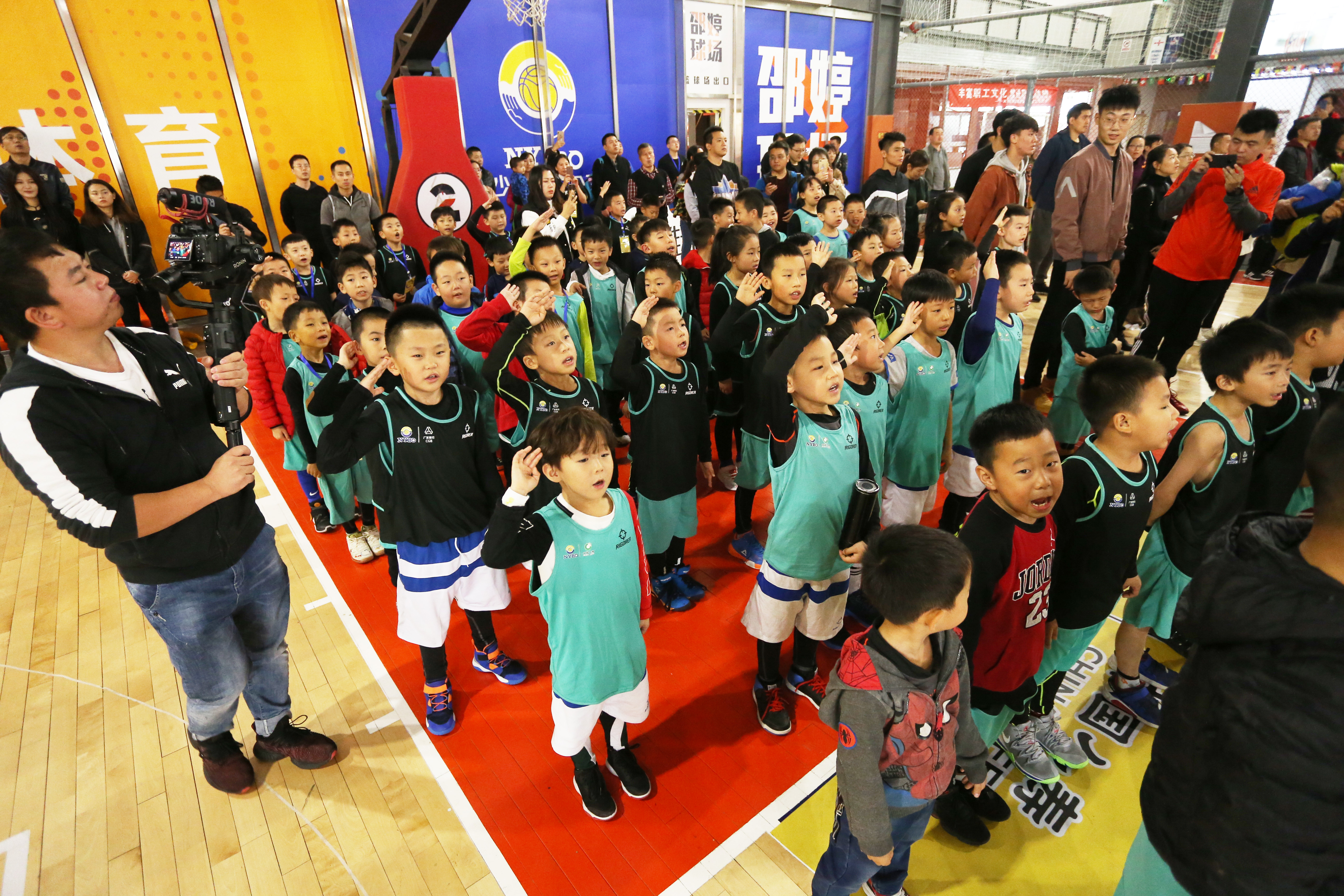 冠军杯篮球巅峰之战掀开序幕