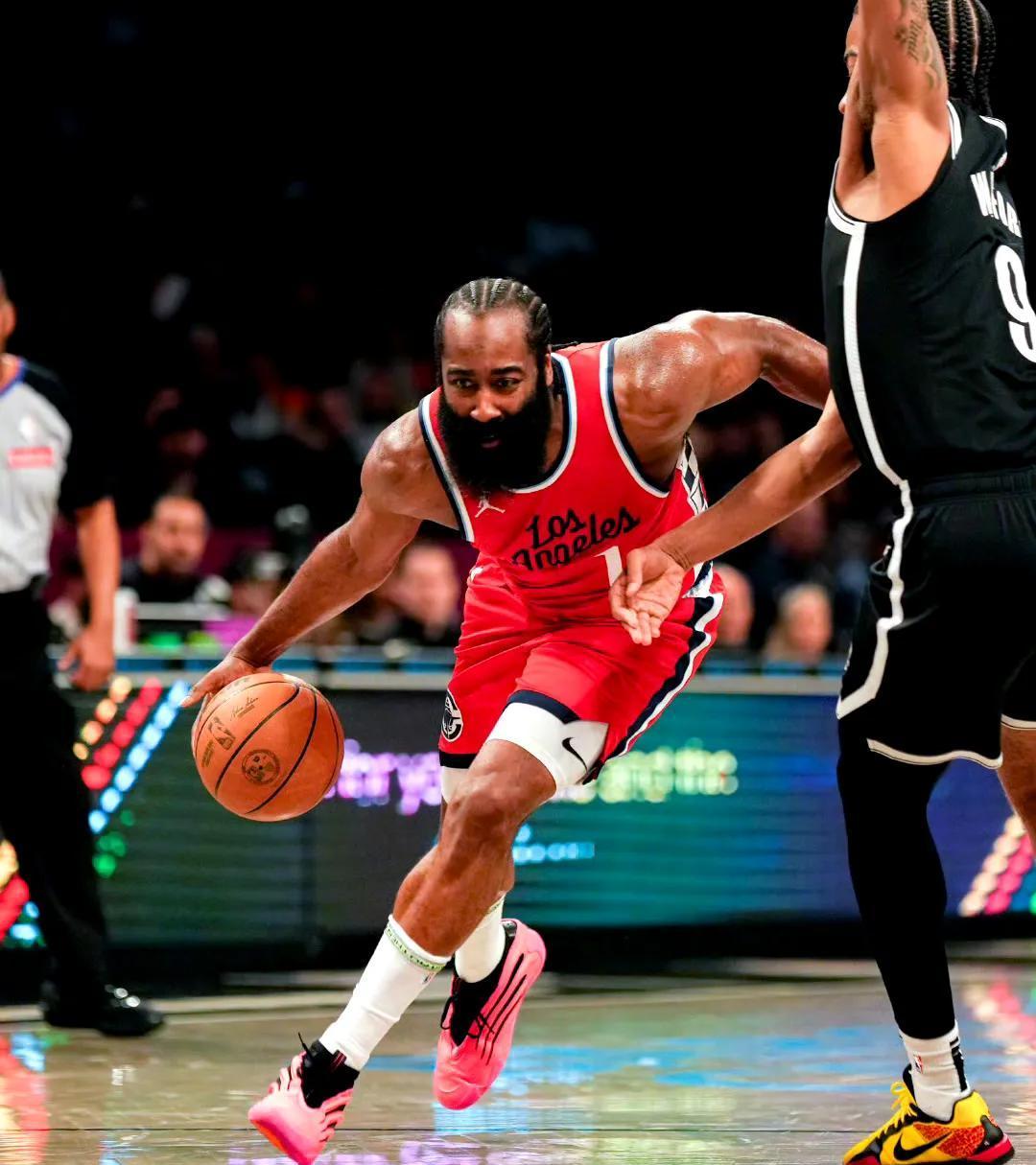 篮网大比分胜勇士，全队发挥出色实现意外胜利