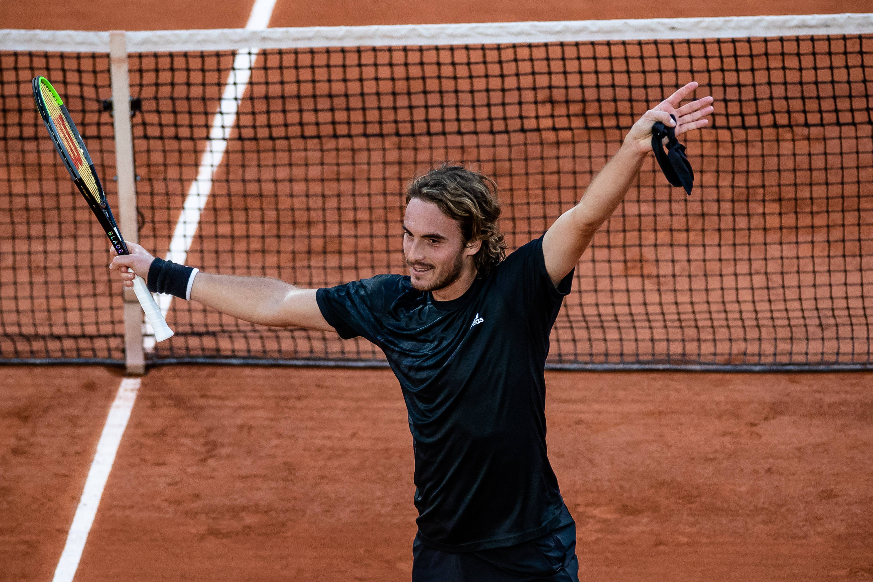 包含日本网球队绝杀法国网球队，西西帕斯爆发神勇的词条