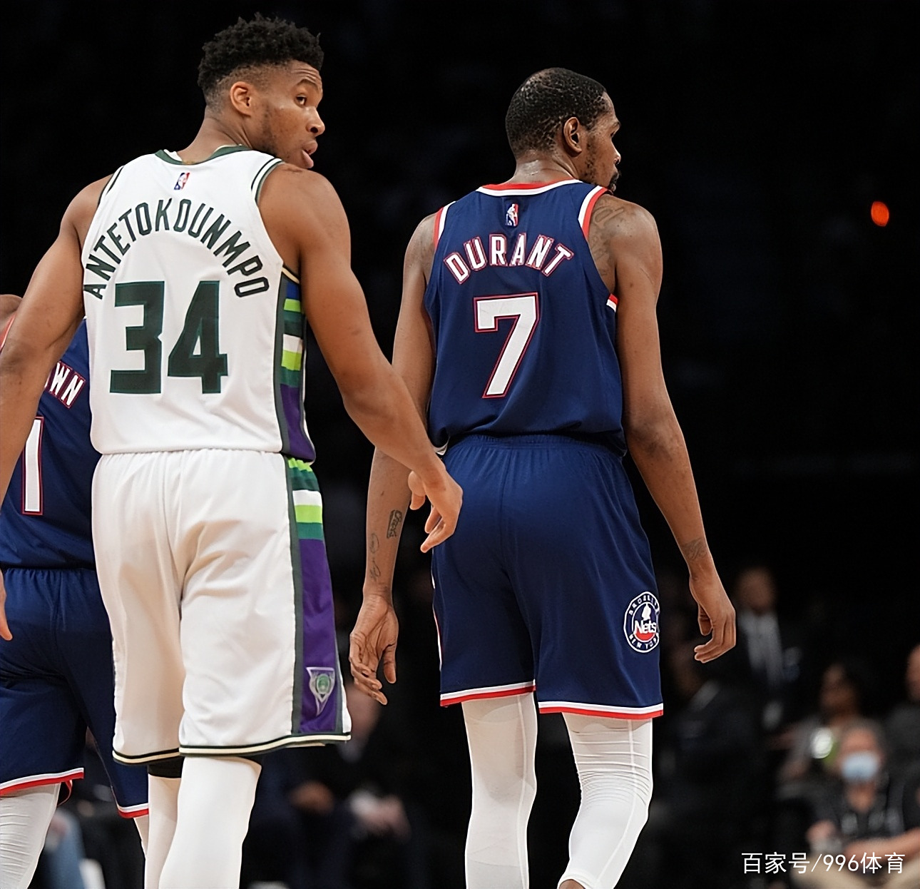 关于雄鹿大胜篮网领跑东部的信息