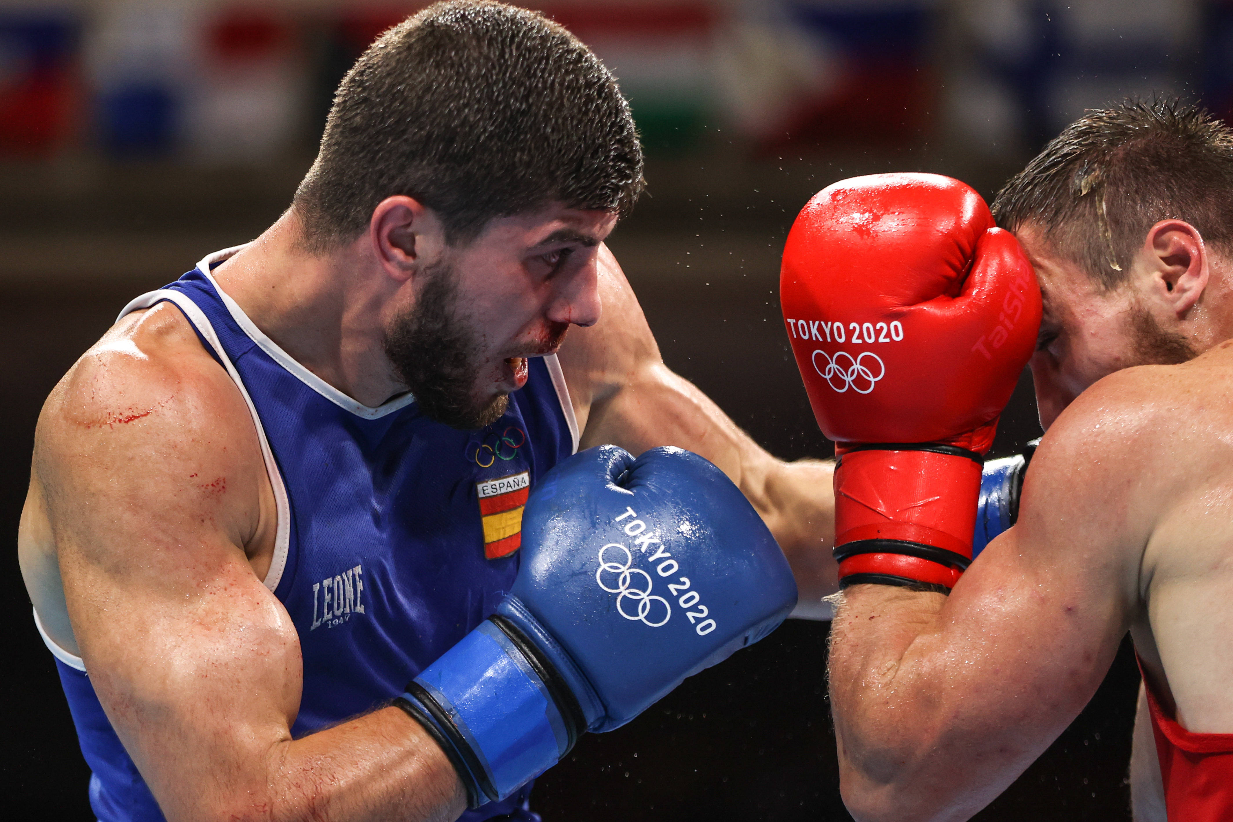 包含球星爆发！拳击赛场再现神级操作的词条