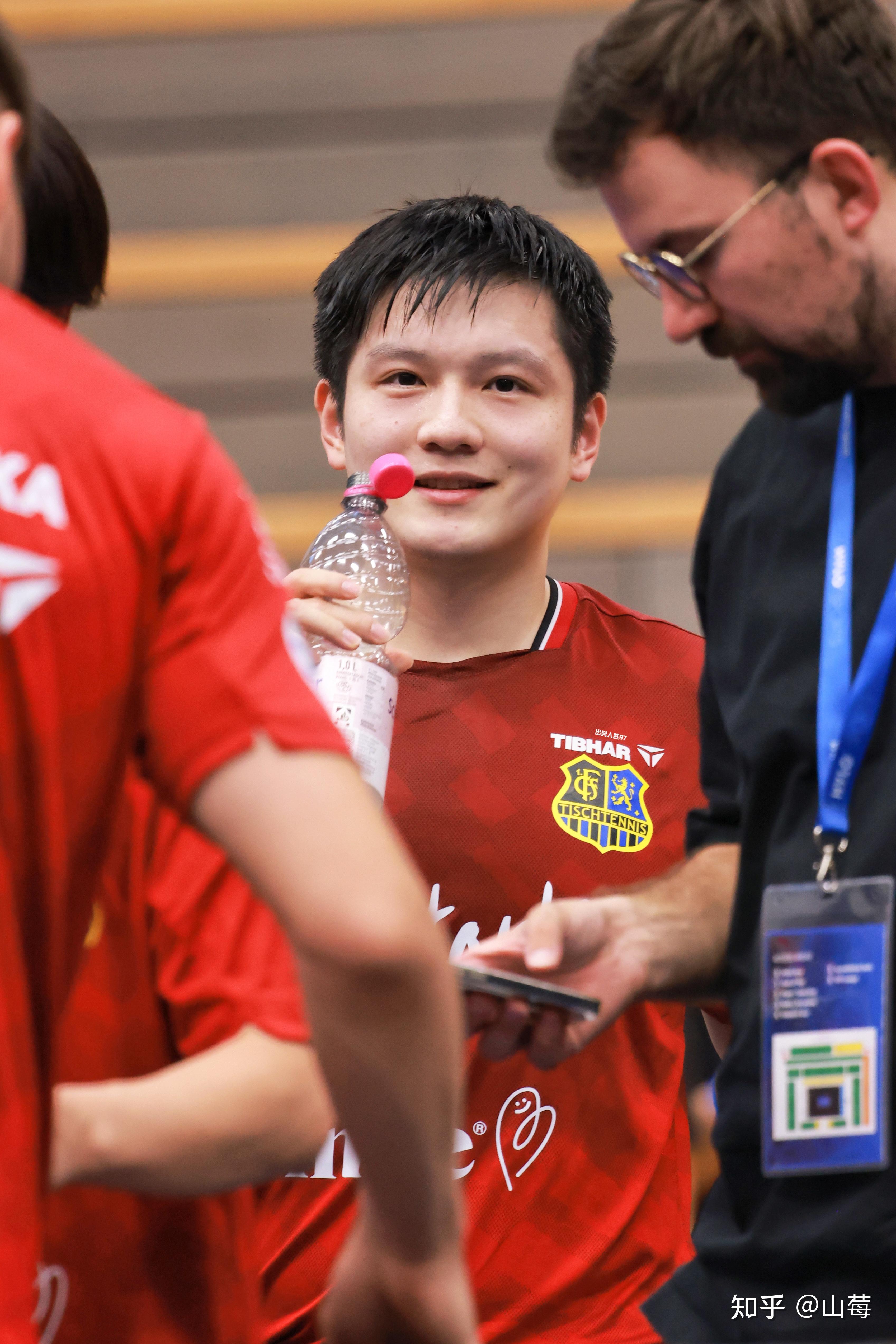 德国队鏖战英格兰队，樊振东惊艳四座