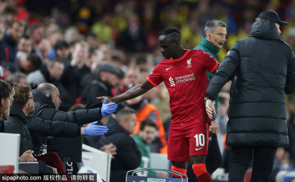 哥伦比亚火力压制西班牙，本泽马成为关键先生