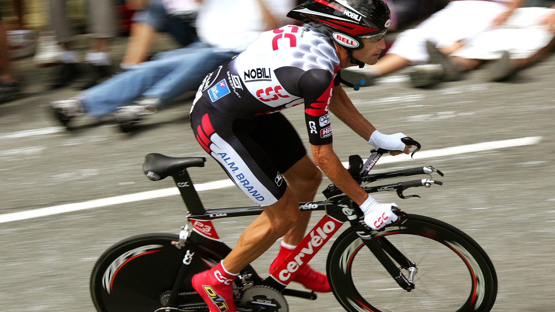 约基奇39+17+11，广东防线在灰熊交响乐指挥家面前形同虚设